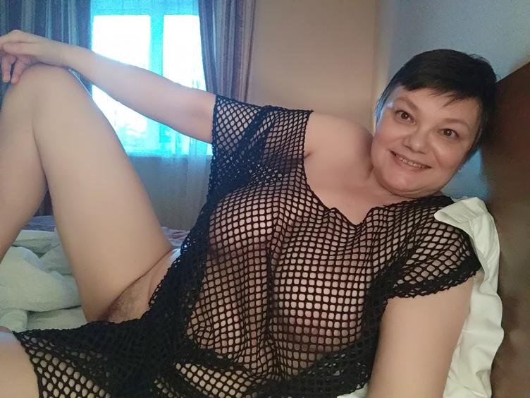 Im Anna 50 age hairy mature woman, like play there))I want ty learn German)))